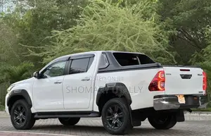 Toyota Hilux 2021 White
