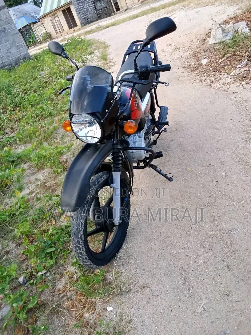 Bajaj Boxer X125 2023 Black