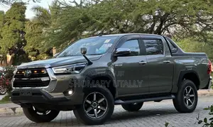 Toyota Hilux 2022 Brown