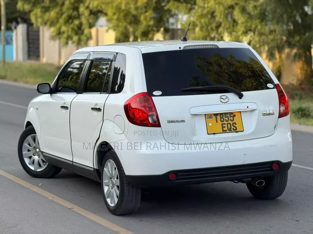 Mazda Verisa 2011 White