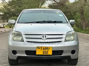 Toyota IST 2004 Silver