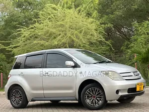 Toyota IST 2004 Silver