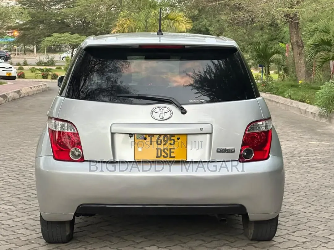 Toyota IST 2004 Silver