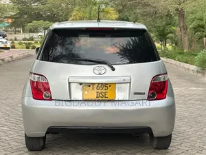 Toyota IST 2004 Silver