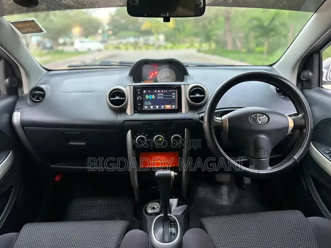 Toyota IST 2004 Silver