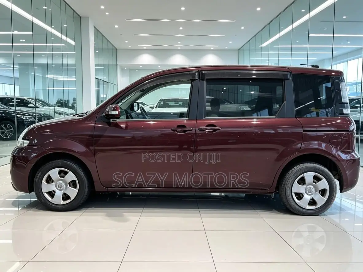Toyota Sienta 2011 Brown