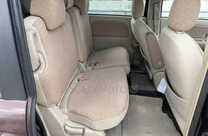 Toyota Sienta 2011 Brown