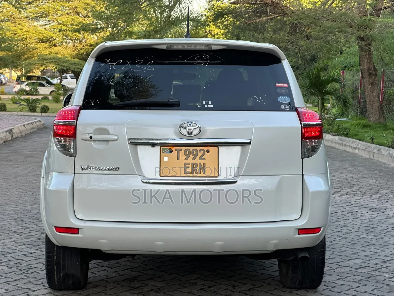 Toyota Vanguard 2010 White