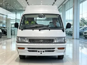 Toyota HiAce 2002 White
