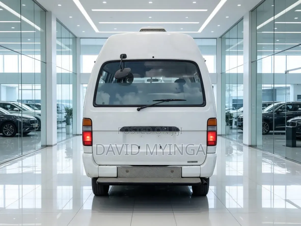 Toyota HiAce 2002 White