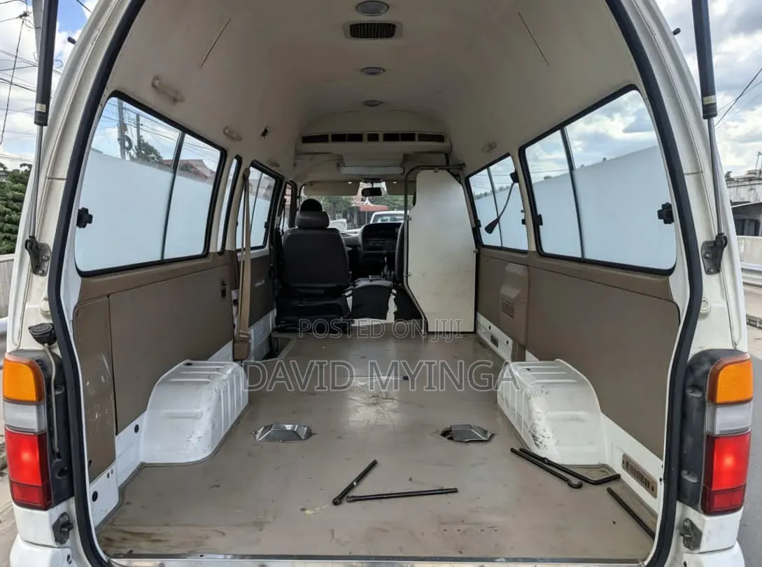 Toyota HiAce 2002 White
