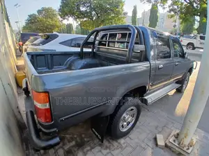 Toyota Hilux 1999 Blue