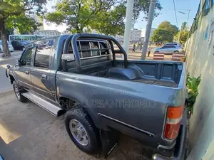 Toyota Hilux 1999 Blue