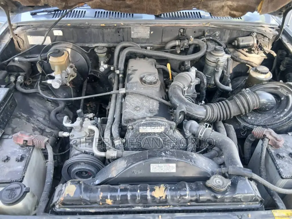 Toyota Hilux 1999 Blue