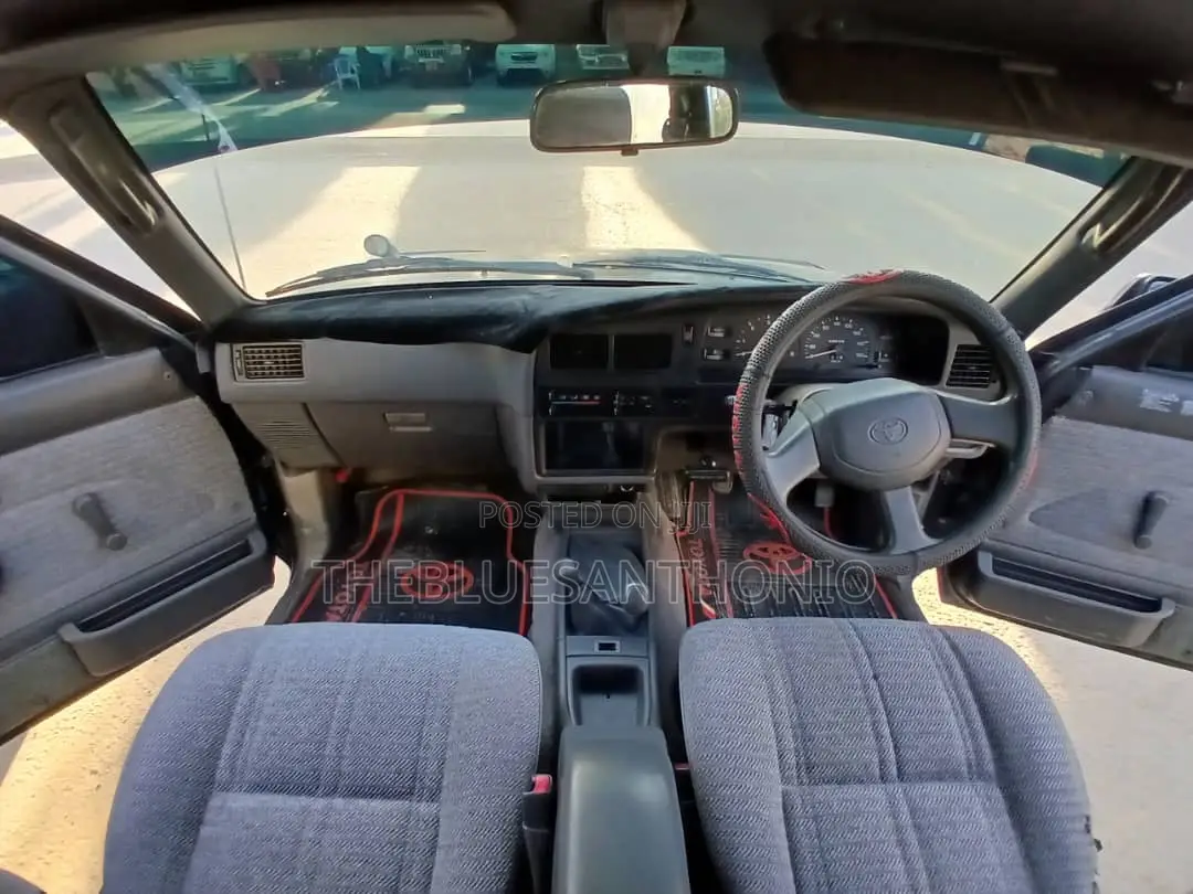 Toyota Hilux 1999 Blue