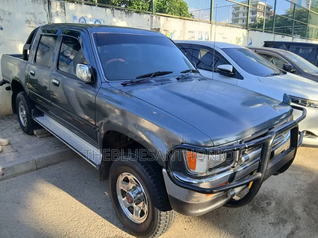 Toyota Hilux 1999 Blue