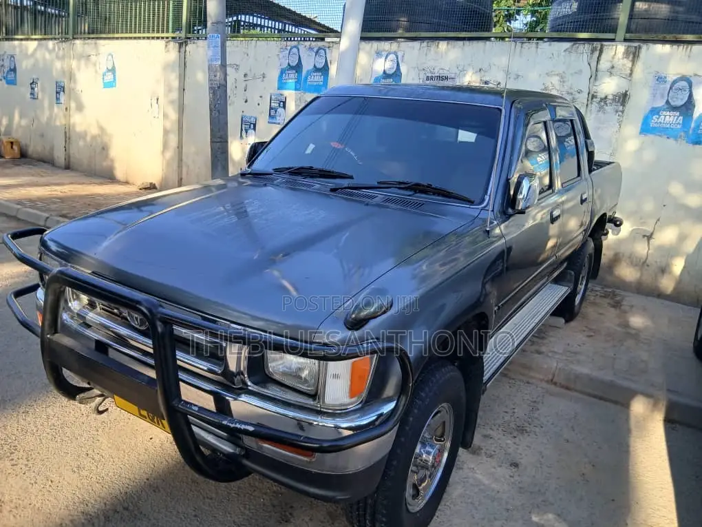 Toyota Hilux 1999 Blue