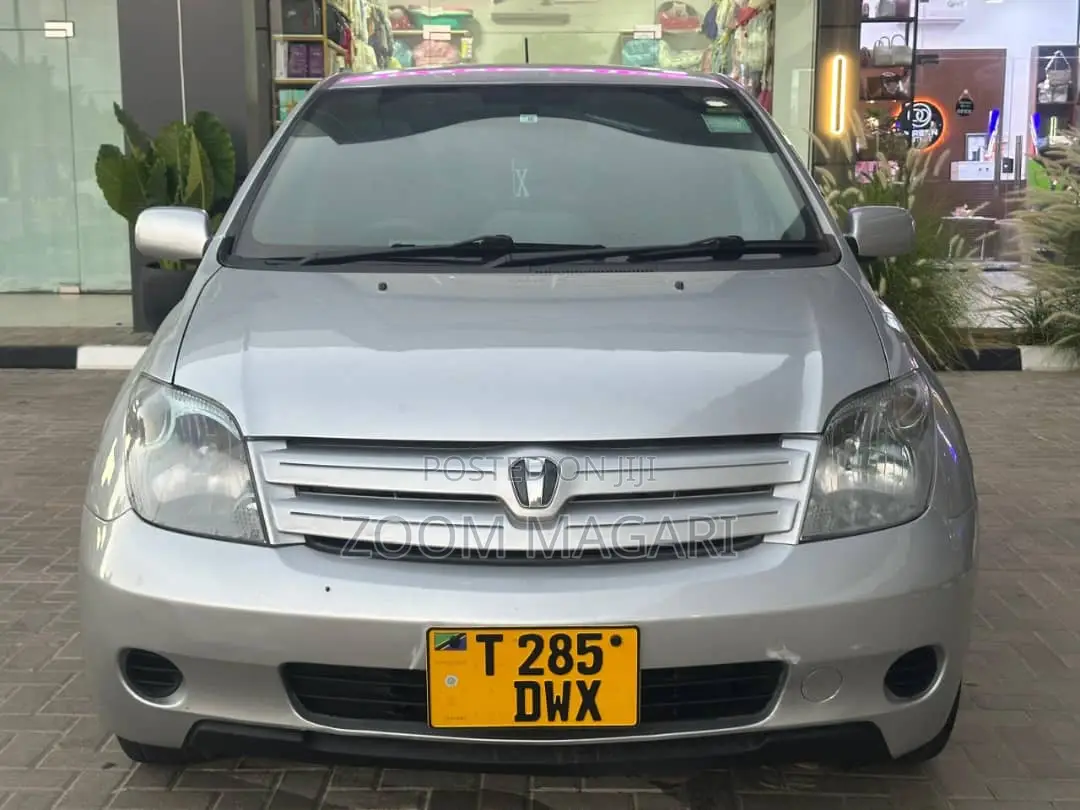 Toyota IST 2001 Silver