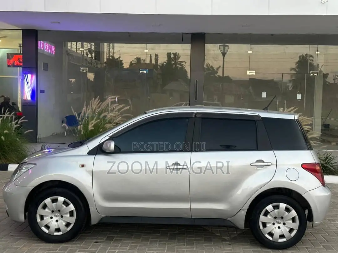 Toyota IST 2001 Silver