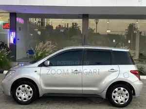 Toyota IST 2001 Silver
