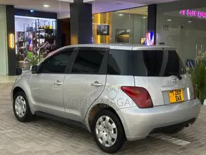 Toyota IST 2001 Silver