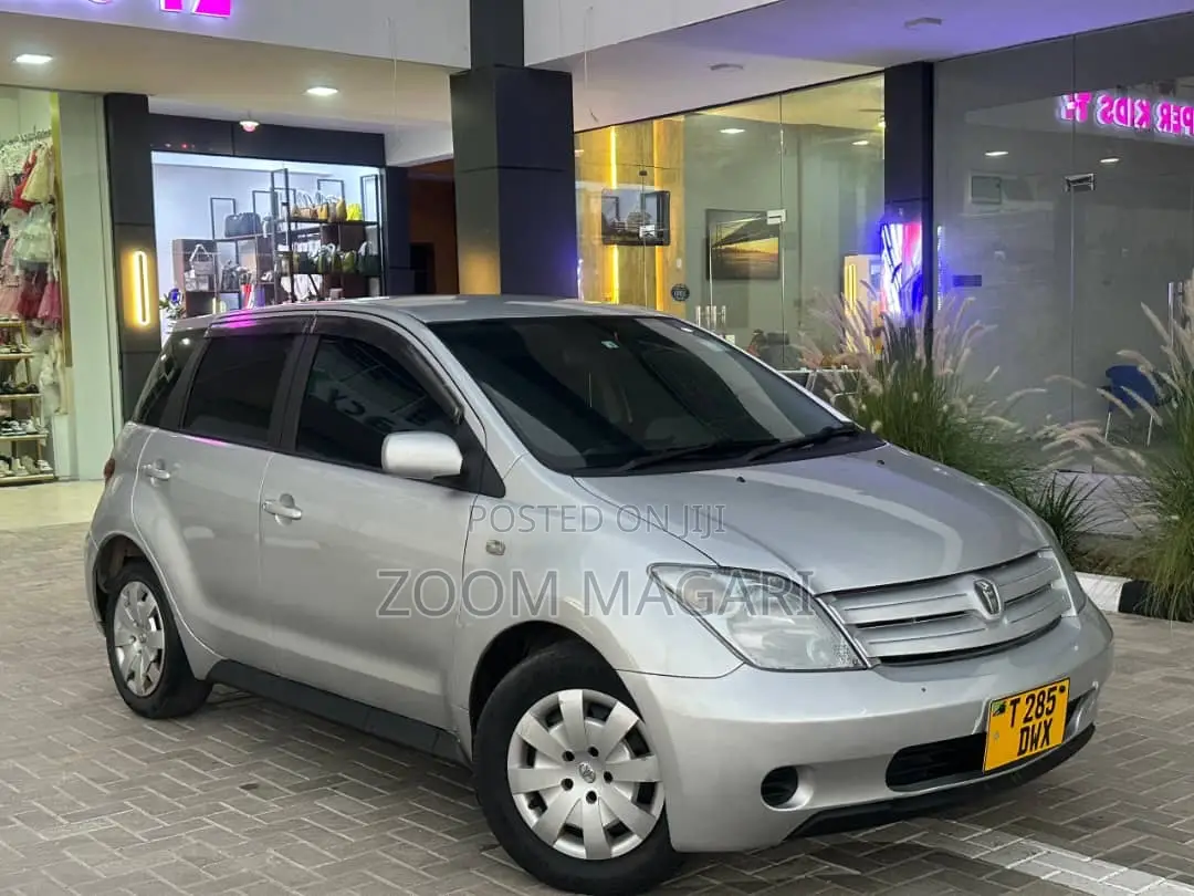 Toyota IST 2001 Silver