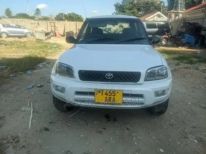 Toyota RAV4 1999 White
