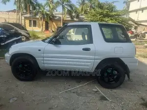 Toyota RAV4 1999 White