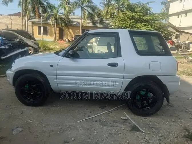 Toyota RAV4 1999 White