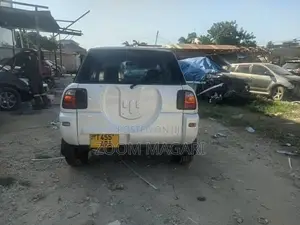 Toyota RAV4 1999 White