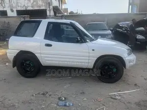 Toyota RAV4 1999 White