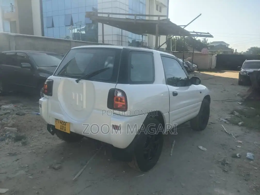 Toyota RAV4 1999 White