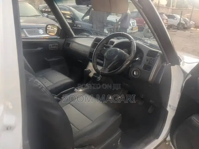 Toyota RAV4 1999 White