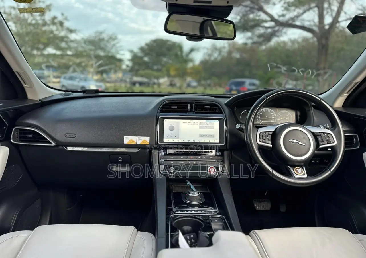 Jaguar F-Pace 2017 Green