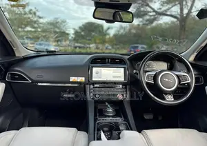 Jaguar F-Pace 2017 Green