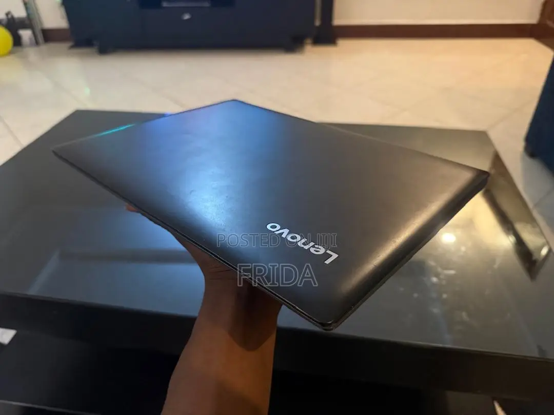 Laptop Lenovo IdeaPad 330 4GB Intel Celeron HDD+SSD 500GB