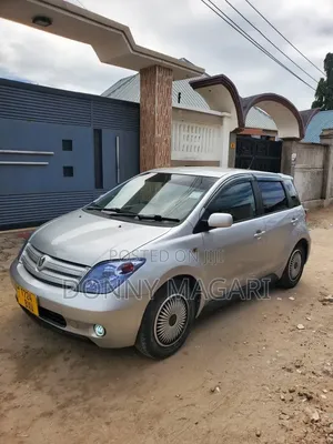 Toyota IST 2004 Silver