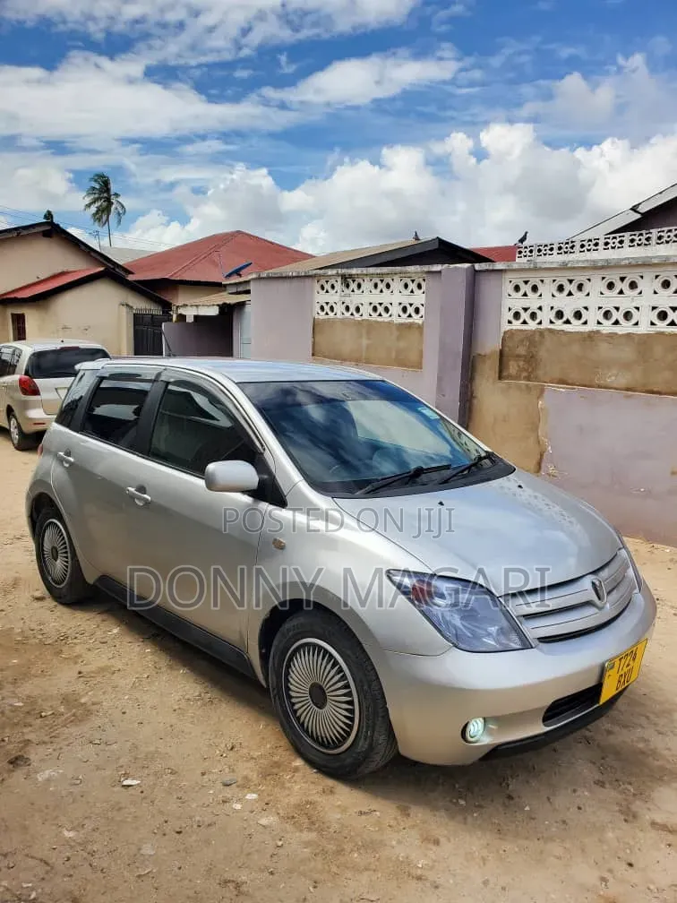 Toyota IST 2004 Silver