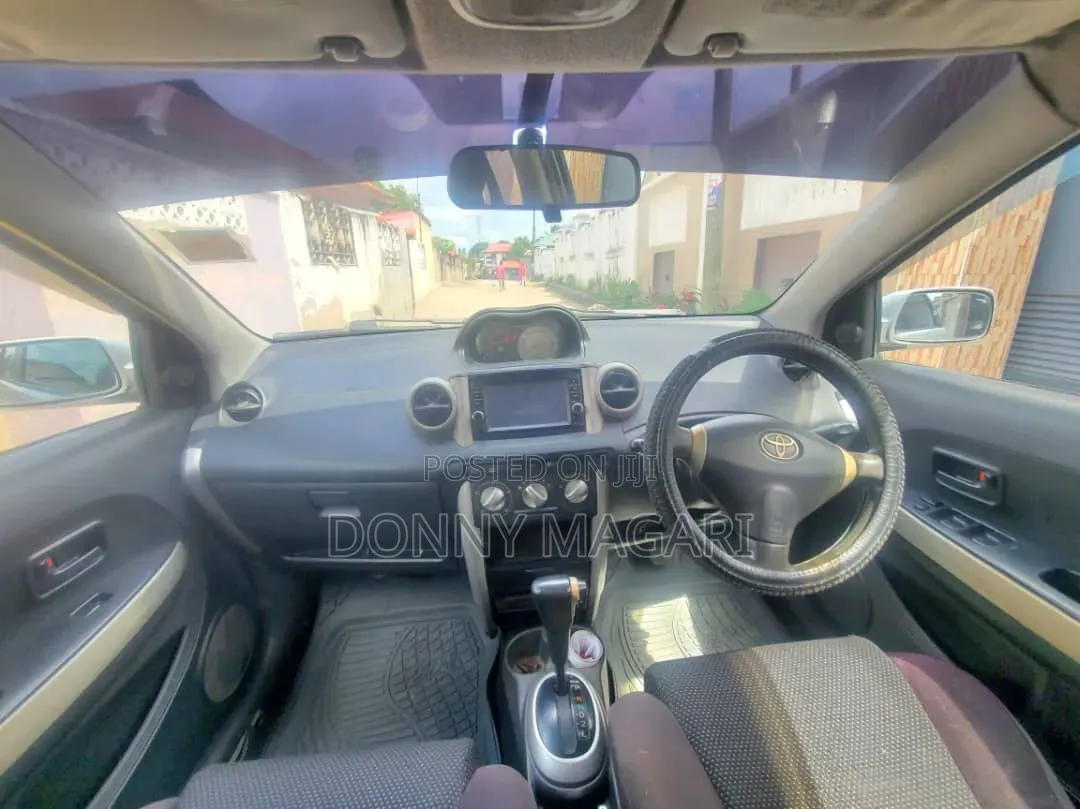 Toyota IST 2004 Silver
