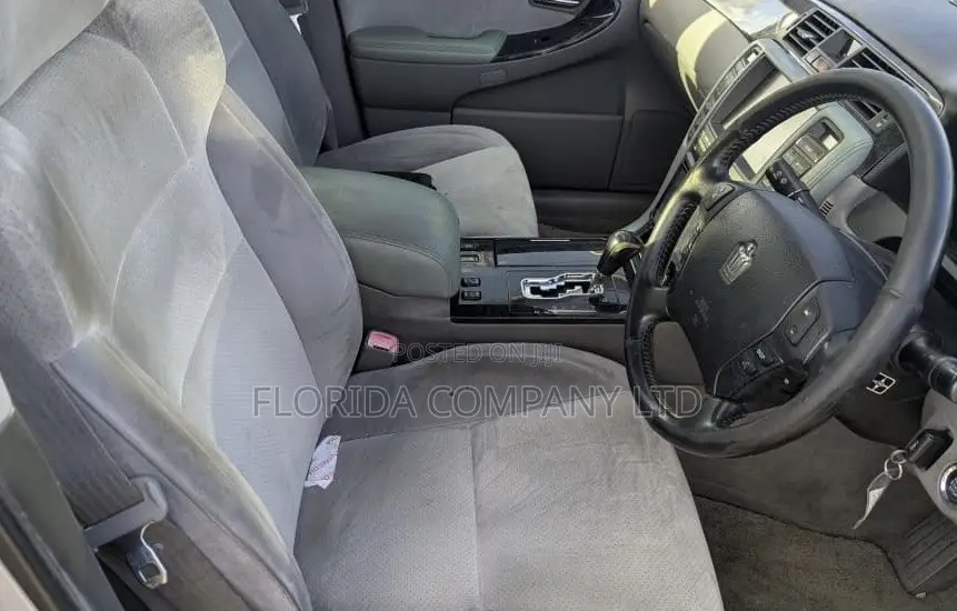 Toyota Crown Royale 2005 Silver