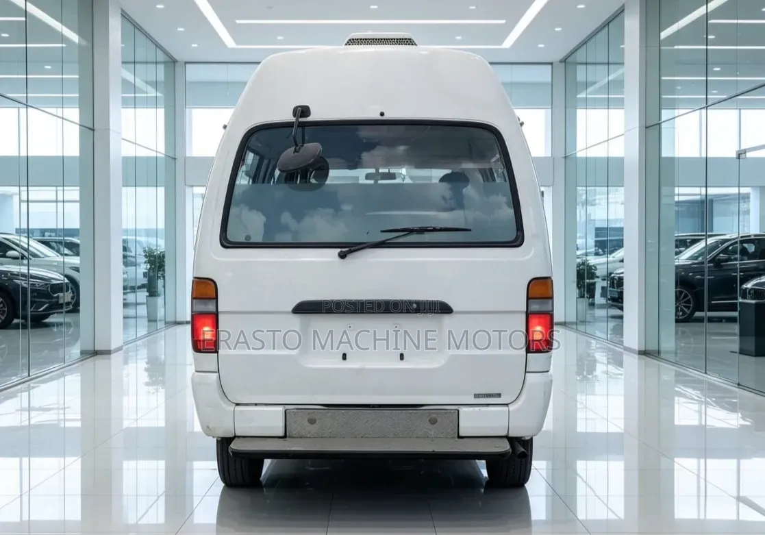 Toyota HiAce 2002 White