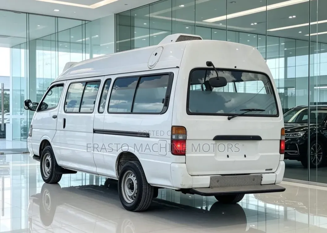 Toyota HiAce 2002 White
