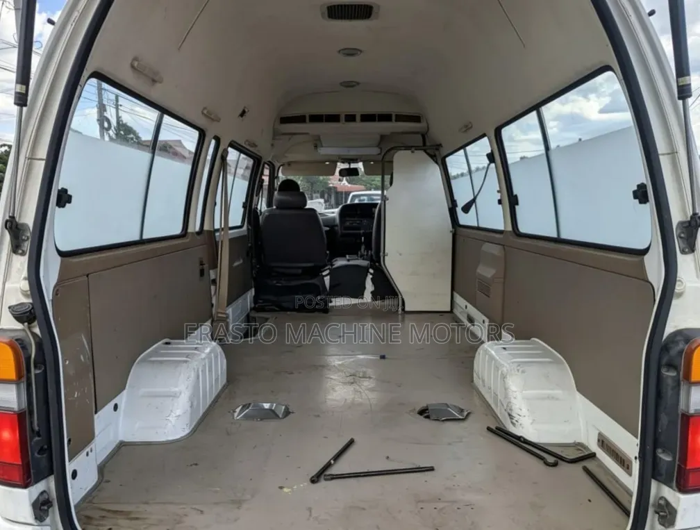 Toyota HiAce 2002 White