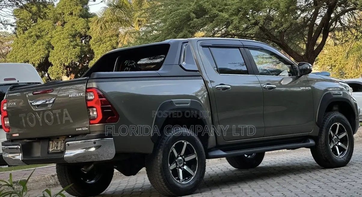 Toyota Hilux 2022 Gray