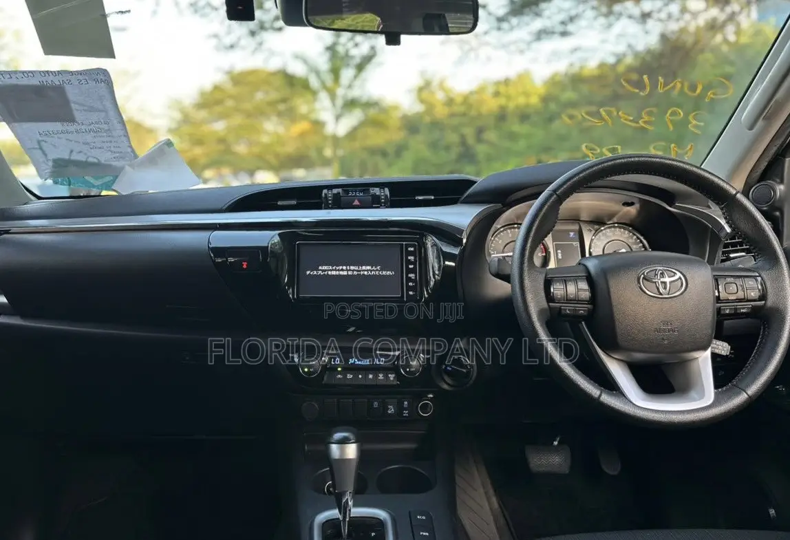 Toyota Hilux 2022 Gray