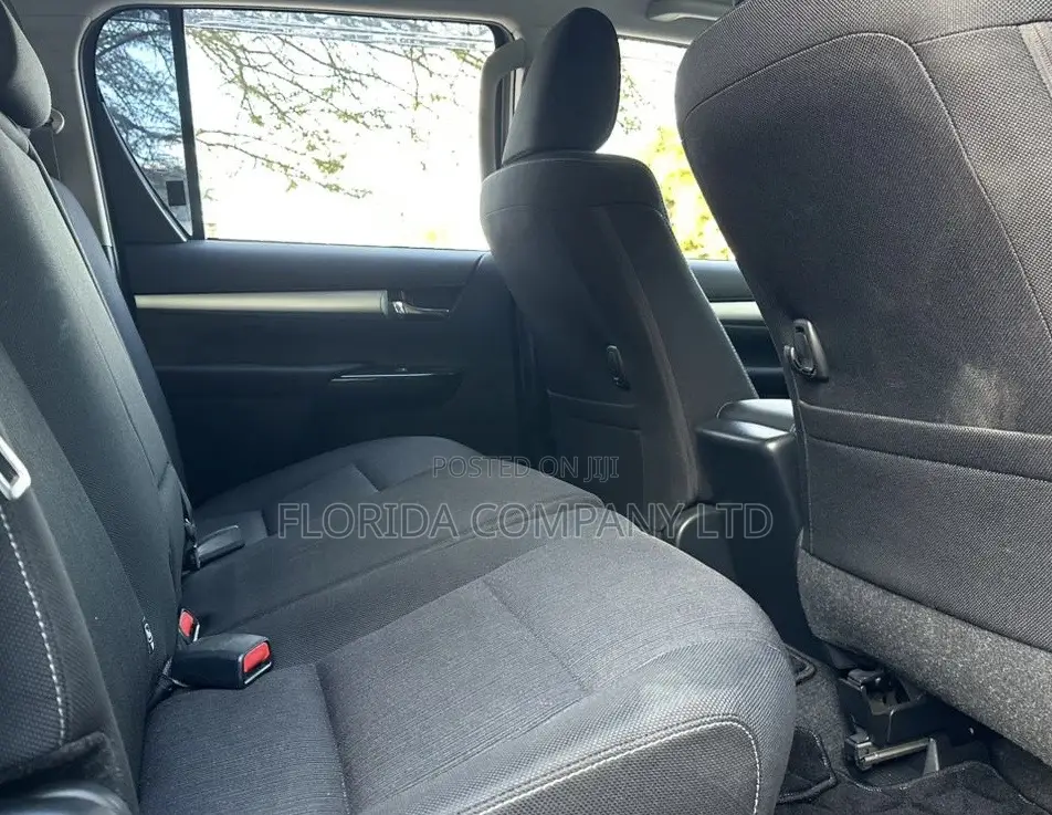 Toyota Hilux 2022 Gray