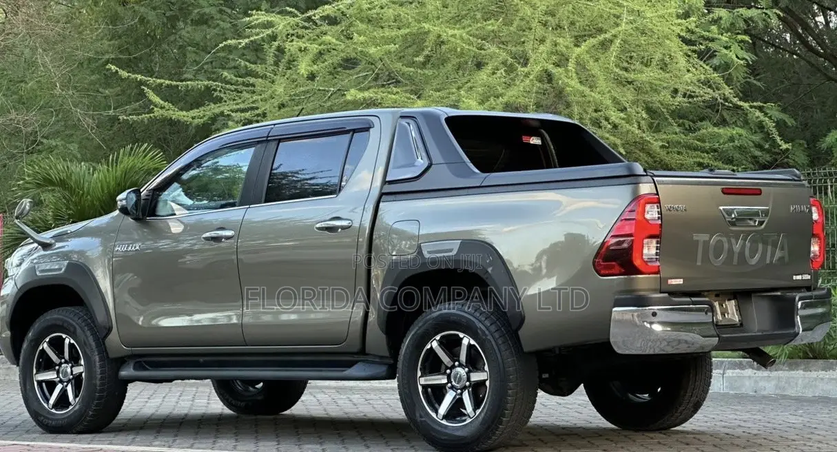 Toyota Hilux 2022 Gray