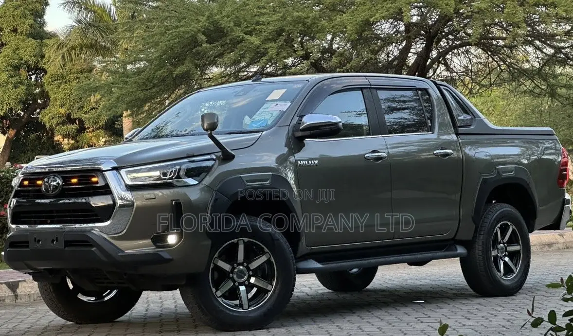 Toyota Hilux 2022 Gray