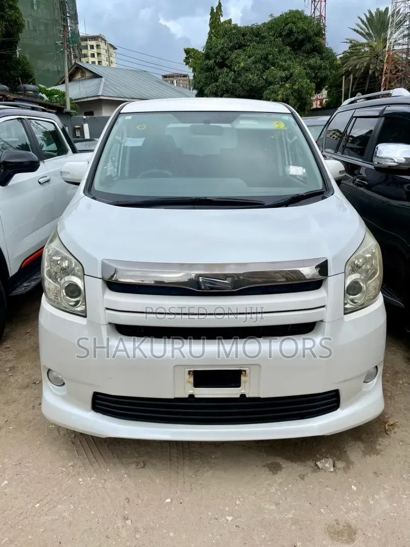Toyota Noah 2009 White