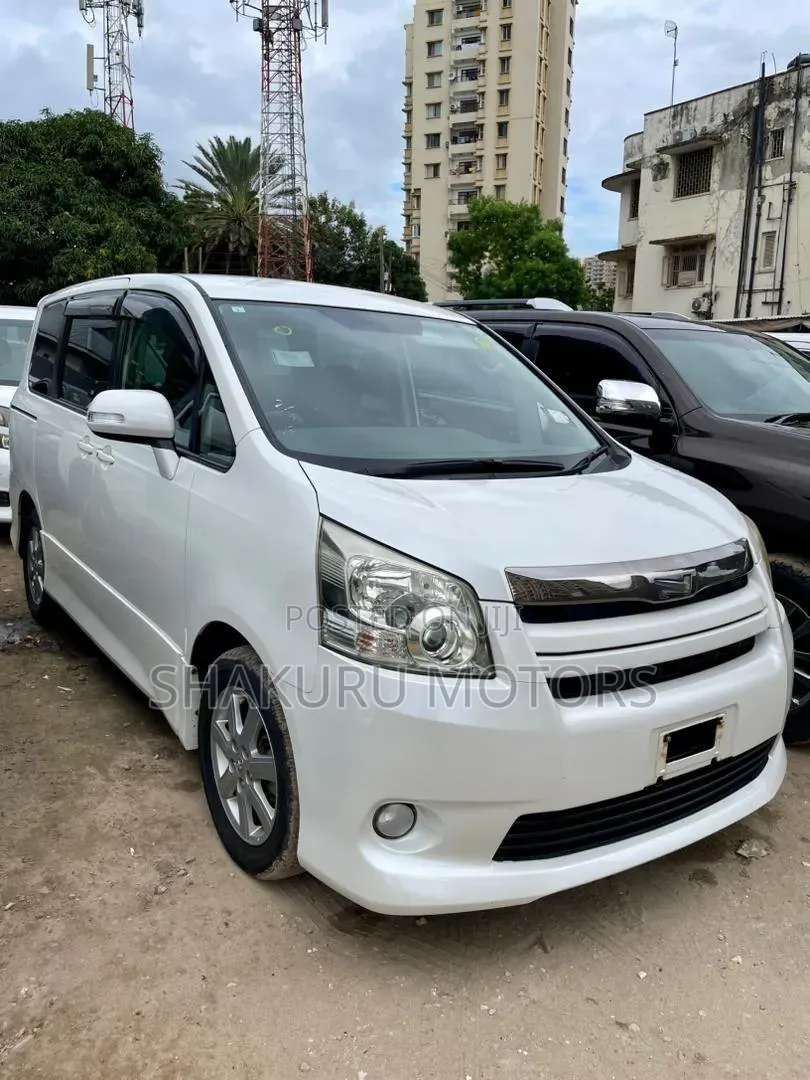 Toyota Noah 2009 White